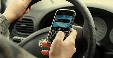 ഡ്രൈവിങ്ങിനിടെ മൊബൈല്‍ഫോണ്‍ ഉപയോഗിച്ചാല്‍ പിടി ഉറപ്പ് ; നാലുമാസത്തിനിടെ പോയത് 777 ലൈസന്‍സ്