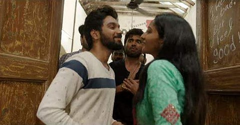 ''ടൈംപാസിനായി തുടങ്ങിയതാണേലും ലൈനടി സീരിയസാ കണ്ടാ'': ക്യാംപസില്‍ ഹീറോയായി വിജയ് ദേവരകോണ്ട