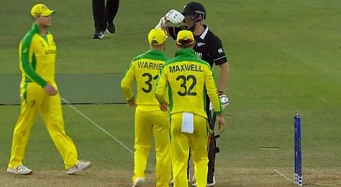 സ്റ്റാര്‍ക്കിന്റെ ബൗണ്‍സര്‍ സാന്ത്‌നറുടെ ഹെല്‍മറ്റിലടിച്ചു, പിന്നാലെ ഓടിയടുത്ത് വാര്‍ണര്‍