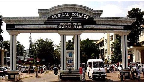 പനി ബാധിച്ച രണ്ടുപേര്‍ തിരുവനന്തപുരം മെഡിക്കല്‍ കോളേജില്‍ നിരീക്ഷണത്തില്‍ ; രക്തസാംപിളുകള്‍ പരിശോധനയ്ക്ക് അയച്ചു