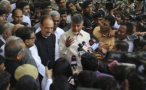 ഒതുങ്ങുന്ന ദേശരാഷ്ട്രീയം