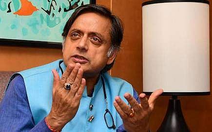 മോദി ശിവലിംഗത്തിന് മുകളിലെ തേളാണെന്ന വിവാദ പരാമര്‍ശം; ശശി തരൂരിന് ജാമ്യം