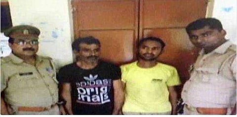 അലിഗഡിലെ രണ്ടുവയസ്സുകാരിയുടെ കൊലപാതകത്തില്‍ രാജ്യവ്യാപക പ്രതിഷേധം ; പൊലീസുകാര്‍ക്ക് സസ്‌പെന്‍ഷന്‍ ; രണ്ടുപേര്‍ പിടിയില്‍