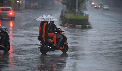 സംസ്ഥാനത്ത് വ്യാപക മഴ ; ഇടിമിന്നലിന് സാധ്യത ; ജാഗ്രതാനിര്‍ദേശം ; എറണാകുളത്ത് ഓറഞ്ച് അലര്‍ട്ട് 
