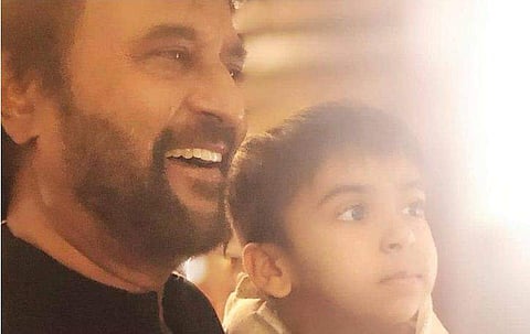 പേരക്കുട്ടിക്കൊപ്പം തലൈവര്‍; നിഷ്‌കളങ്കമായ ആ നിമിഷങ്ങള്‍ ക്യാമറയില്‍ പകര്‍ത്തി സന്തോഷ് ശിവന്‍ 