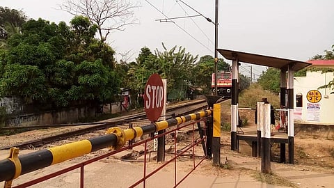 റെയിൽവേ ഗേറ്റ‌്മാൻമാർക്ക് ഇനി കരാർ നിയമനം; ആദ്യ നിയമനം ആലപ്പുഴയിൽ 