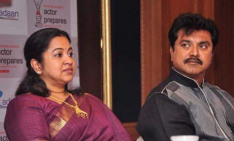 നടന്‍ ശരത് കുമാറിനും രാധികയ്ക്കും എതിരേ വാറണ്ട്; നടപടി ചെക്ക് കേസില്‍