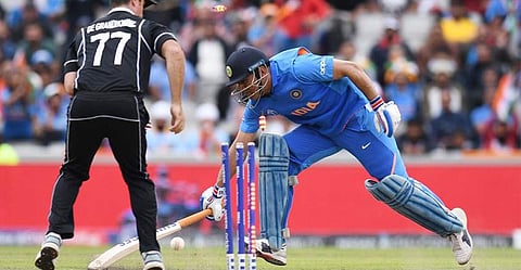 മത്സരം കണ്ടത് ഫോണില്‍; ധോണി ഔട്ടായതുകണ്ട് കുഴഞ്ഞുവീണു; ആരാധകന്‍ മരിച്ചു