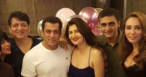 മുന്‍കാമുകിക്ക് പിറന്നാള്‍ വിരുന്നൊരുക്കി സല്‍മാന്‍ 