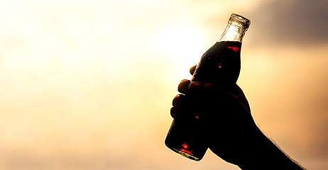 സോഫ്റ്റ് ഡ്രിങ്ക് ഒഴിച്ചുകൂടാനാകുന്നില്ലേ? വരാന്‍ സാധ്യതയുള്ള രോഗം അത്ര ചെറുതല്ല