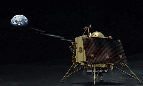 3.84 ലക്ഷം കിലോമീറ്റര്‍ ദൂരം, ചന്ദ്രന്റെ രഹസ്യങ്ങള്‍ തേടി വീണ്ടും ഐഎസ്ആര്‍ഒ; ചന്ദ്രയാന്‍ രണ്ട് നാളെ പുലര്‍ച്ചെ കുതിച്ചുയരും, കൗണ്ട് ഡൗണ്‍ തുടങ്ങി