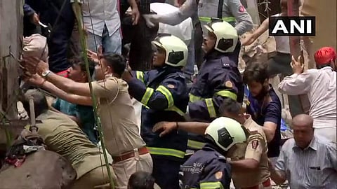 മുംബൈയില്‍ നാലുനില കെട്ടിടം തകര്‍ന്നുവീണു, രണ്ടുപേര്‍ മരിച്ചു; 40 പേര്‍ കുടുങ്ങിക്കിടക്കുന്നതായി സൂചന