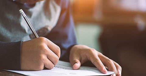 വർഷത്തിൽ മാത്രം മാറ്റം; കഴിഞ്ഞ കൊല്ലത്തെ അതേ ചോദ്യക്കടലാസ് ഉപയോ​ഗിച്ച് ഇക്കൊല്ലവും പരീക്ഷ  