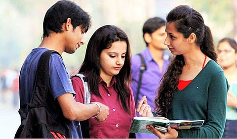 ബിരുദ കോഴ്‌സുകള്‍ക്ക് നാല് മാസ ഇന്റേണ്‍ഷിപ്പ് നിര്‍ബന്ധം; പരിഷ്‌കരണം പുതിയ അദ്ധ്യയന വര്‍ഷം മുതല്‍, നിര്‍ദേശവുമായി കേന്ദ്രസര്‍ക്കാര്‍ 