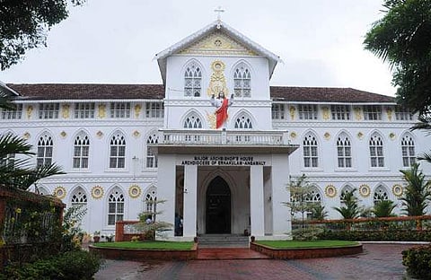 മാർ ആലഞ്ചേരിക്കെതിരായ പരാതികൾ സമ്പൂർണ സിനഡ് ചർച്ച ചെയ്യും, വൈദികരുടെ സമരം അവസാനിപ്പിച്ചു