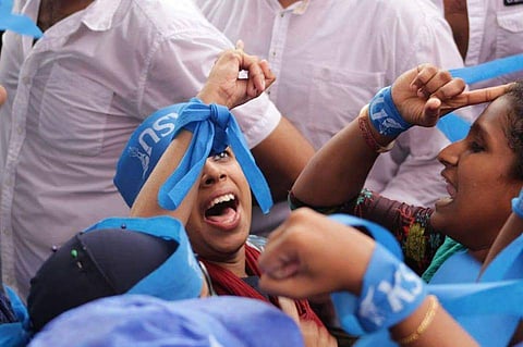 നിങ്ങള്‍ കണ്ണുരുട്ടുമ്പോള്‍ മുട്ടിലിഴയാന്‍ ഇത് പിണറായി വിലാസം ഫാന്‍സ് അസോസിയേഷനല്ല: വിജയരാഘവനോട് കെഎസ്‌യു