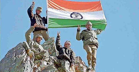 പാകിസ്ഥാനെ തുരത്തിയ കാർ​ഗിൽ യുദ്ധവിജയത്തിന് ഇന്ന് ഇരുപതാണ്ട് ; ധീര സ്മരണയിൽ രാജ്യം