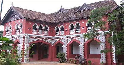 യൂണിവേഴ്‌സിറ്റി കോളെജില്‍ കൂട്ട സ്ഥലംമാറ്റം, പ്രിന്‍സിപ്പല്‍ ഇന്‍ ചാര്‍ജ് ഉള്‍പ്പെടെ 11 അധ്യാപകരെ സ്ഥലംമാറ്റി