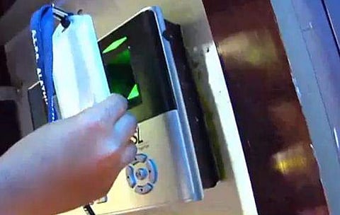 വിദ്യാര്‍ത്ഥികള്‍ സ്‌കൂളില്‍ എത്തിയാല്‍ ഉടന്‍ രക്ഷിതാക്കള്‍ക്ക് സന്ദേശം: ചിപ്പുകള്‍ തയ്യാര്‍, സുരക്ഷ 