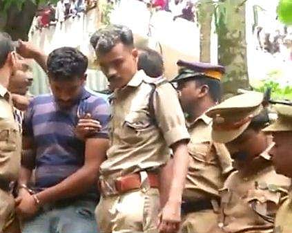 സ്റ്റെയര്‍കേസിന് താഴെ ഒളിപ്പിച്ച നിലയില്‍ ; രാഖിയെ ശ്വാസം മുട്ടിച്ച് കൊലപ്പെടുത്തിയ കയര്‍ കണ്ടെടുത്തു 