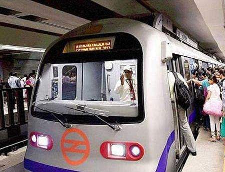 യാത്രക്കാരായ കമിതാക്കളുടെ പ്രണയ നിമിഷങ്ങൾ പോൺ സൈറ്റിൽ; ഡൽഹി മെട്രോയ്ക്ക് തലവേദന; അന്വേഷണം