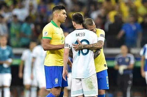 അര്‍ജന്റീന തോല്‍ക്കുമ്പോള്‍ മെസിയുടെ മാത്രം പിഴവാണെന്ന് പറയരുത്; പിന്തുണയുമായി ബ്രസീല്‍ നായകന്‍