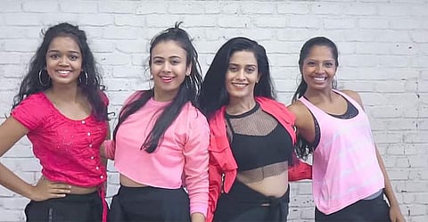 വിജയ്‌യോടുള്ള സ്‌നേഹം അടക്കാനാവാതെ നൃത്തം വെച്ച് പെണ്‍കുട്ടികള്‍; ഇതും ഒരു പിറന്നാള്‍ സമ്മാനം, വീഡിയോ