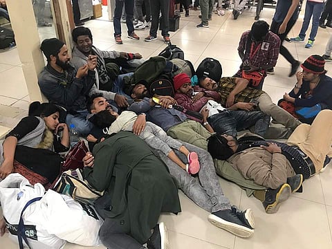 കുഞ്ഞിനെ നെഞ്ചോട് ചേര്‍ത്ത് നിലത്തുറങ്ങി ടൊവിനോ; വൈറല്‍ ചിത്രത്തിന് പിന്നില്‍ 