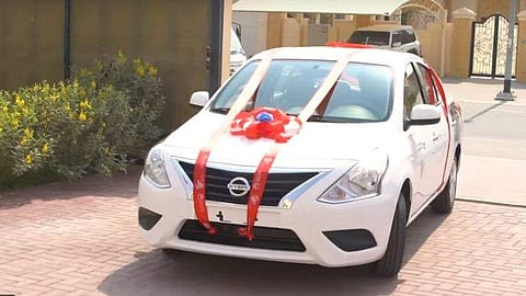 ഒരിക്കല്‍ പോലും നിയമം ലംഘിച്ചില്ല; നല്ല 'മര്യാദ'യോടെ വണ്ടിയോടിച്ചു; പുതിയ കാര്‍ സമ്മാനമായി നല്‍കി പൊലീസ്