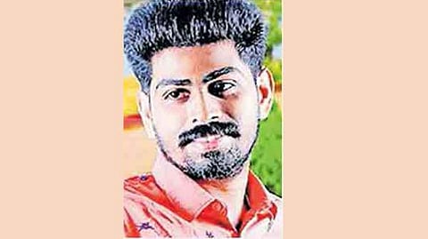 ഒന്നരമണിക്കൂര്‍ തകര്‍ന്ന വാനില്‍ ജീവന് വേണ്ടി പിടഞ്ഞു; വാതില്‍ പൊളിച്ചു പുറത്തെടുത്തിട്ടും യുവാവിന് ദാരുണാന്ത്യം