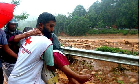 മറ്റുളളവരെ രക്ഷിക്കാന്‍ വെളളത്തില്‍ ഇറങ്ങുന്നവരേ...നിങ്ങളുടെ ജീവനും വിലപ്പെട്ടതാണ്; ഈ മുന്‍കരുതല്‍ ഉറപ്പായും സ്വീകരിക്കണം... 