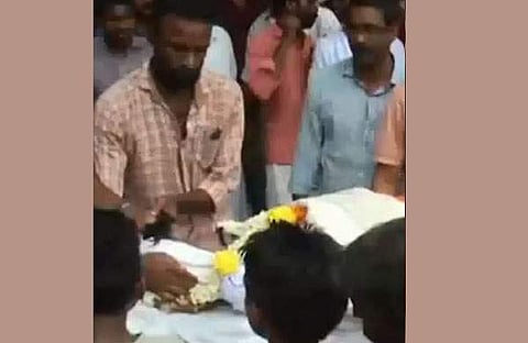 അമ്മയെ സുരക്ഷിത താവളത്തിലാക്കി നാട്ടുകാരെ രക്ഷിക്കാന്‍ വെള്ളത്തിലിറങ്ങി; മകന്റെ മൃതദേഹം കൊണ്ടുവന്നത് അതേ ക്യാമ്പിലേക്ക്