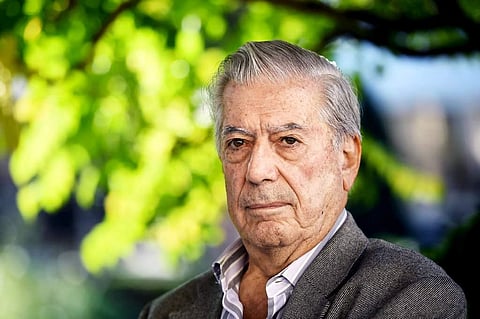 അശാന്തിയുടെ കാര്‍മുകില്‍ പടലങ്ങളിലൂടെ: മാരിയോ വര്‍ഗസ് യോസയുടെ നോവലിനെക്കുറിച്ച്