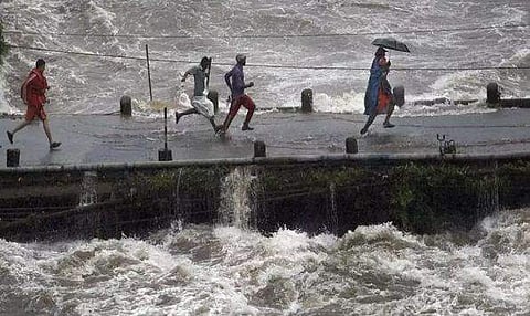 ഈ ദുരിതപെയ്ത്തിലും കേരളത്തെ പിടിച്ചുകയറ്റാന്‍ കനയ്യകുമാര്‍ എത്തി 