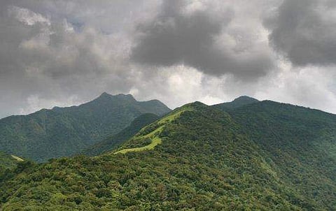 മലമുകളില്‍ ജലാശയം: ഉരുള്‍പൊട്ടല്‍ ഭീഷണിയില്‍ കുറിച്യര്‍മല, 100 കുടുംബങ്ങളെ മാറ്റി