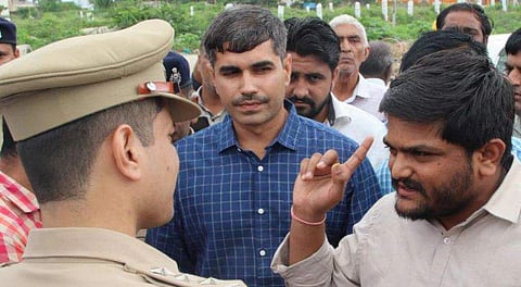 സഞ്ജീവ് ഭട്ടിനെ കാണാന്‍ പുറപ്പെട്ട ഹാര്‍ദിക് പട്ടേലും കൂട്ടരും പൊലീസ് കസ്റ്റഡിയില്‍ 