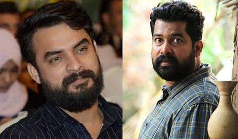 ചാക്കു ചുമന്ന് ടൊവിനോ, പിന്തുണയുമായി ജോജു; വെള്ളം കയറിയ വീട് വൃത്തിയാക്കി സക്കരിയയും മുഹ്‌സിന്‍ പരാരിയും