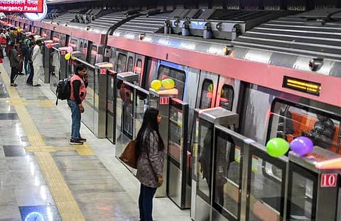 ഒരു ലക്ഷം രൂപ അടങ്ങിയ ബാഗ് മെട്രൊയില്‍ മറന്നുവച്ചു, സിസിടിവിയില്‍ ആളെ കണ്ടെത്തി തിരികെ ഏല്‍പ്പിച്ച് സിഐഎസ്എഫ്