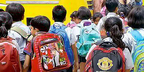 അരിയും ഒന്‍പത് ഇനം പലവ്യഞ്ജനങ്ങളും; സ്‌കൂള്‍ കുട്ടികള്‍ക്ക്  ഭക്ഷ്യ കിറ്റ്