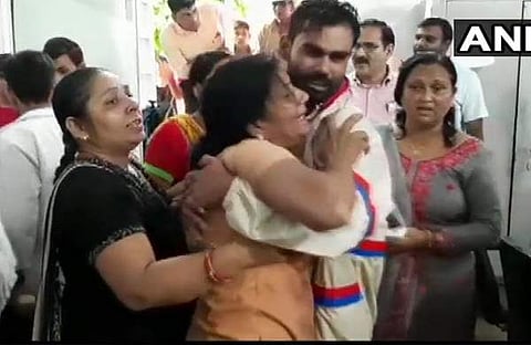 ഉത്തര്‍പ്രദേശില്‍ മാധ്യമപ്രവര്‍ത്തകനേയും സഹോദരനേയും മദ്യ ലോബി വെടിവെച്ചുകൊന്നു