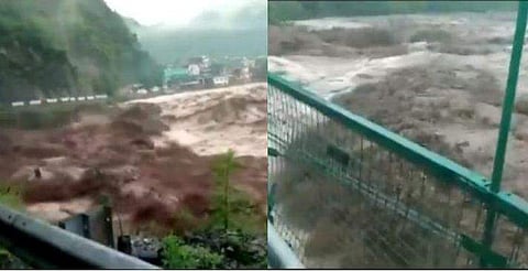 മേഘവിസ്‌ഫോടനം, കനത്തമഴ, രൗദ്രഭാവംപൂണ്ട് ടോണ്‍സ് നദി; അതീവ ജാഗ്രത (വീഡിയോ)