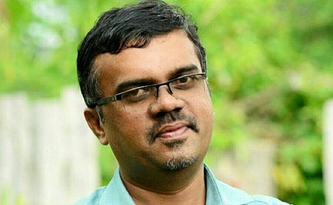 എങ്ങോട്ടു പോകുമെന്നറിയാത്തതിനാല്‍ ത്രില്ലടിപ്പിക്കുന്ന കഥകള്‍: ടികെ സന്തോഷ് കുമാര്‍ എഴുതുന്നു