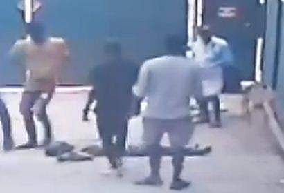 കൊല്ലത്ത് ബാറിന് മുന്നിൽ തർക്കം; അടിയേറ്റ് മധ്യവയസ്കൻ തത്ക്ഷണം മരിച്ചു