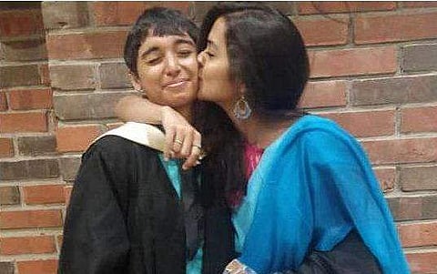 അതിഥികള്‍ക്ക് അരോചകമാംവിധം ചുംബിച്ചു; ലൈംഗിക ചേഷ്ടകള്‍ കാണിച്ചു; സ്വവര്‍ഗ ദമ്പതികളെ ചെന്നൈയിലെ ഹോട്ടലില്‍ നിന്ന് പുറത്താക്കി