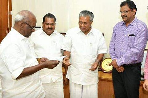 കെഎസ്ഇബി സാലറി ചാലഞ്ച് തുക കൈമാറി; വിവാദത്തില്‍ ഒരു കാര്യവുമില്ലെന്ന് എംഎം മണി