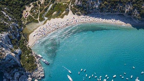 യാത്രയുടെ ഓര്‍മയ്ക്ക് ബീച്ചില്‍ നിന്ന് മണലെടുത്തു, സഞ്ചാരികള്‍ക്ക് കിട്ടിയത് എട്ടിന്റെ പണി