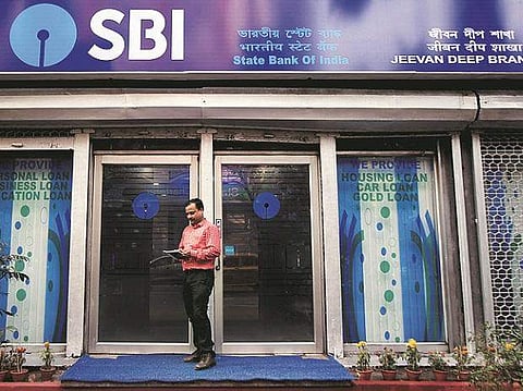 എസ്ബിഐ എടിഎം കാര്‍ഡുകള്‍ ഒഴിവാക്കുന്നു, പണം പിന്‍വലിക്കാന്‍ ഇനി മൊബൈല്‍ ഫോണ്‍ മതി