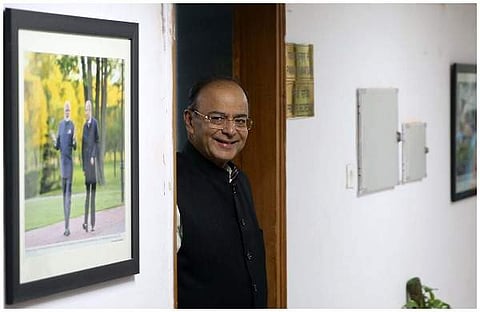 ധനമന്ത്രിയായിരുന്ന സമയത്ത് ക്യാബിനറ്റ് യോഗത്തിന് ശേഷം മാധ്യമങ്ങളെ കാണാനെത്തുന്ന അരുണ്‍ ജെയ്റ്റ്‌ലി/ചിത്രം: പിടിഐ