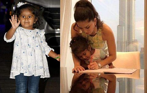 കുട്ടി നിഷയ്ക്ക് ഹോംവര്‍ക്ക് ചെയ്തുനല്‍കി സണ്ണി ലിയോണി; ചിത്രം ഏറ്റെടുത്ത് ആരാധകര്‍, പത്ത് ലക്ഷം കടന്ന് ലൈക്ക് 