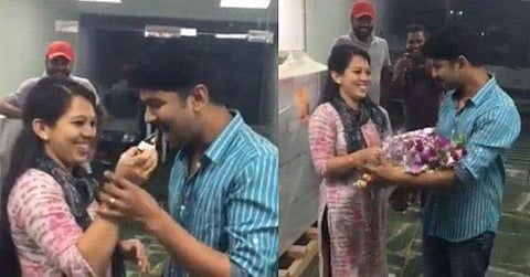 നീ എന്താ ഇവിടെ?; ആരുമറിയാതെ കടല്‍ കടന്നെത്തി പ്രിയതമന് വിവാഹവാര്‍ഷിക സര്‍പ്രൈസ് സമ്മാനിച്ച് ഭാര്യ, കണ്ണുനിറഞ്ഞ് ഭര്‍ത്താവ് ( വീഡിയോ)